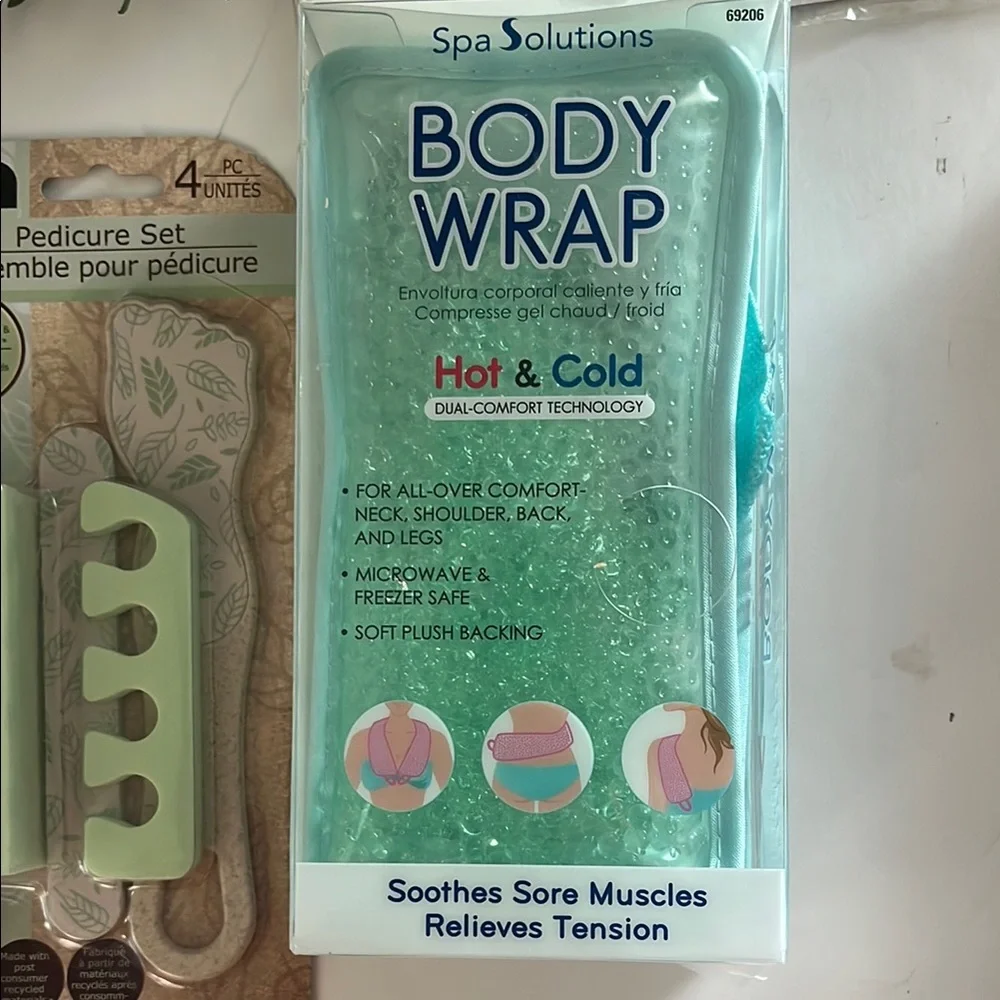 NWOT Jade Green Facial Roller and Yellow Toiletry Bag Set - Picture 7 of 13